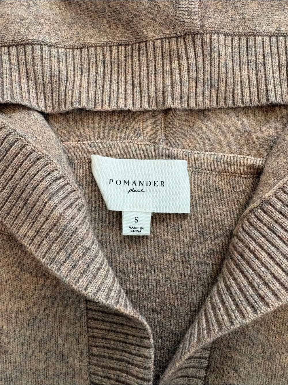 Pomander Place Tuckernuck Hazelwood Taupe Zarah Cropped Hoodie Sweater Small - Picture 4 of 9